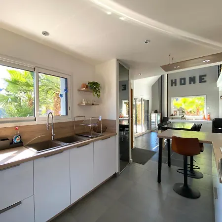 Villa Villa Val De Rance By Locntour Taden
